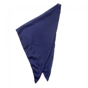 Κλασικό μαντήλι παρέλασης σατέν, τρίγωνο Χρώματα: Μπλε / Μπορντό / Σιελ / Κόκκινο / Μαύρο / Λευκό / Μπλε ρουά / Ροζ (χρώμα επιλογής σας κατά παραγγελία) Συνδυάζεται με γραβάτα Διατίθεται συσκευασμένο